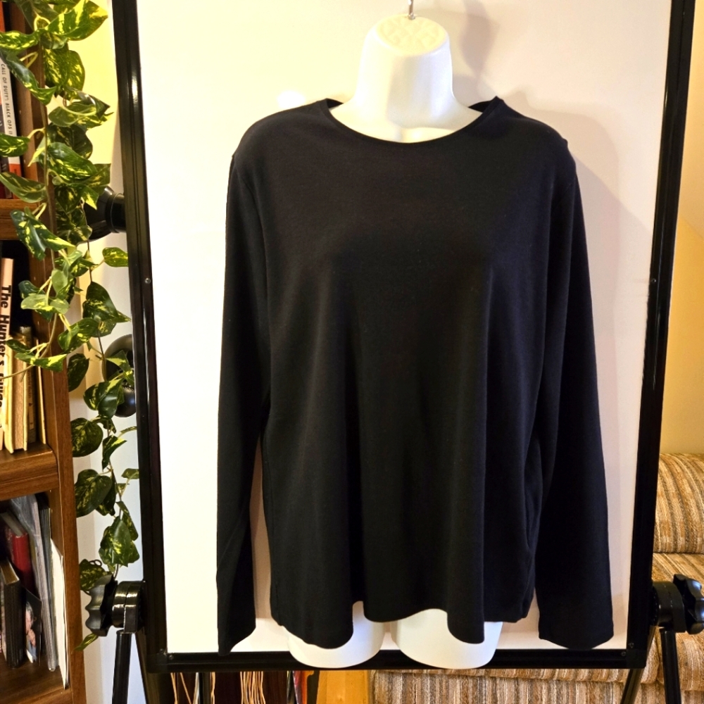 White Stag Long Sleeve Black Tee, Size Large (12-14)